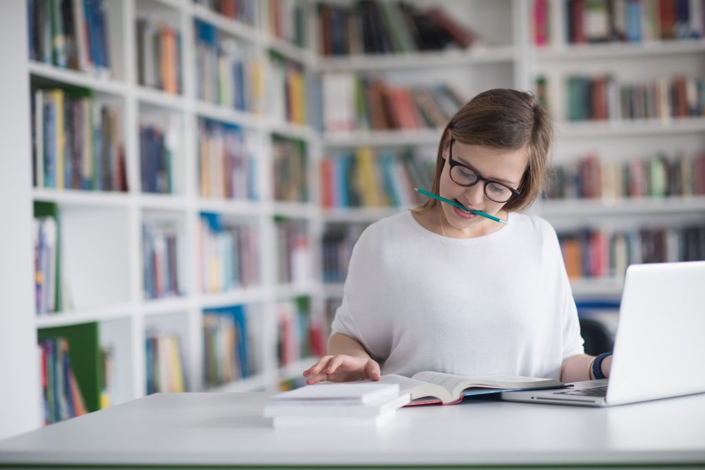 Woman researching corn intolerance and food sensitivity at a desk